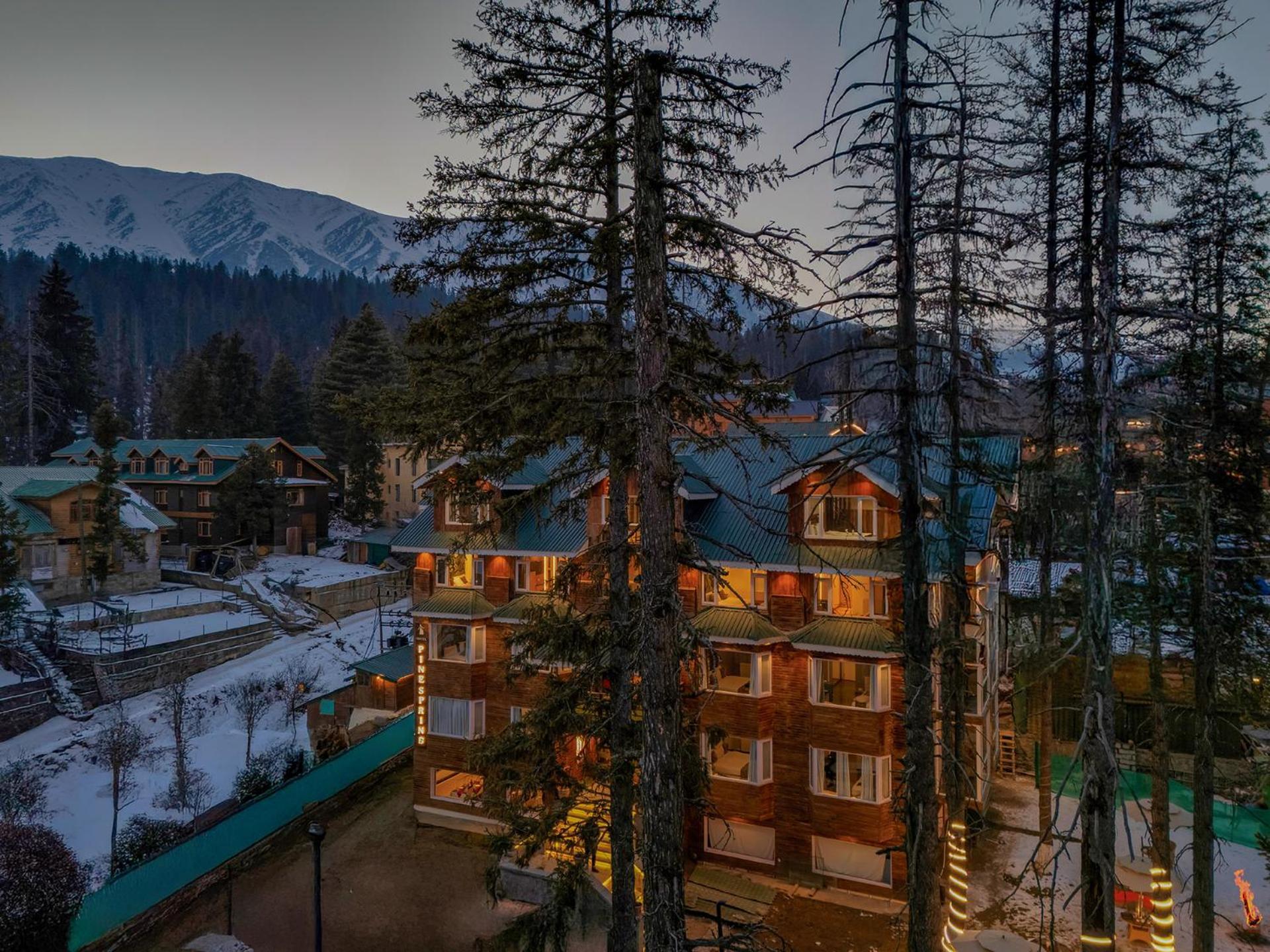 Hotel Pine Spring Gulmarg Exterior foto
